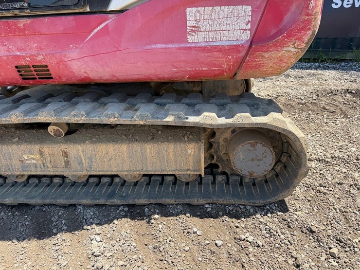 2012-takeuchi-tb250-image-15