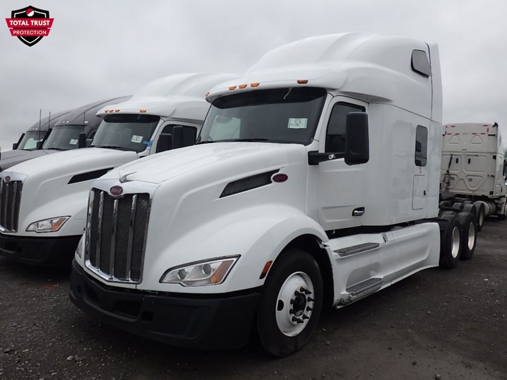 2023-peterbilt-579-image-1