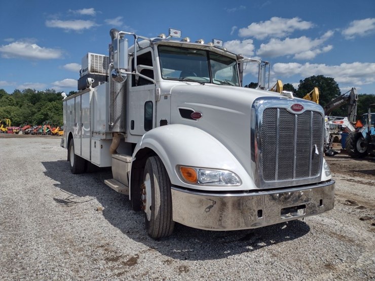 2008-peterbilt-384-image-48