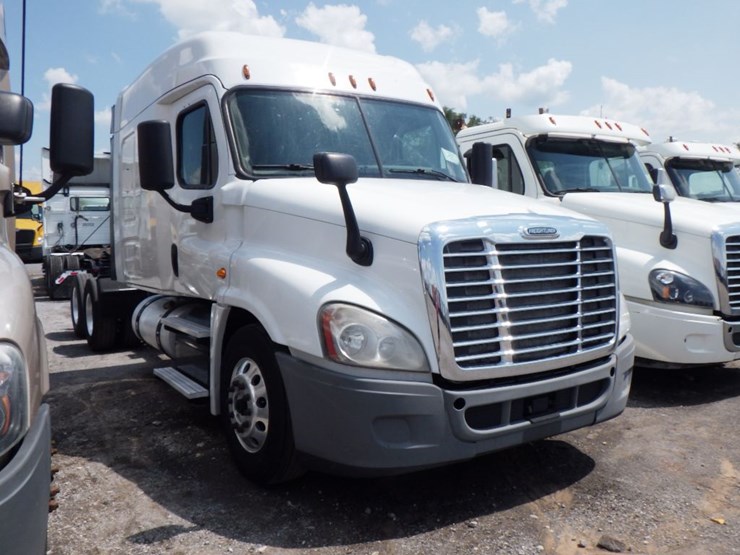 2017-freightliner-cascadia-125-evolution-image-3