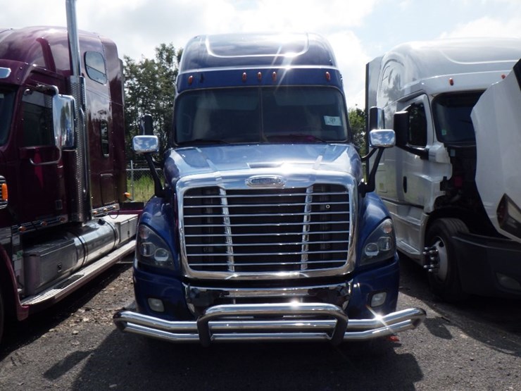 2020-freightliner-cascadia-125-image-3