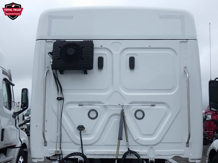 2024-freightliner-cascadia-126-image-12