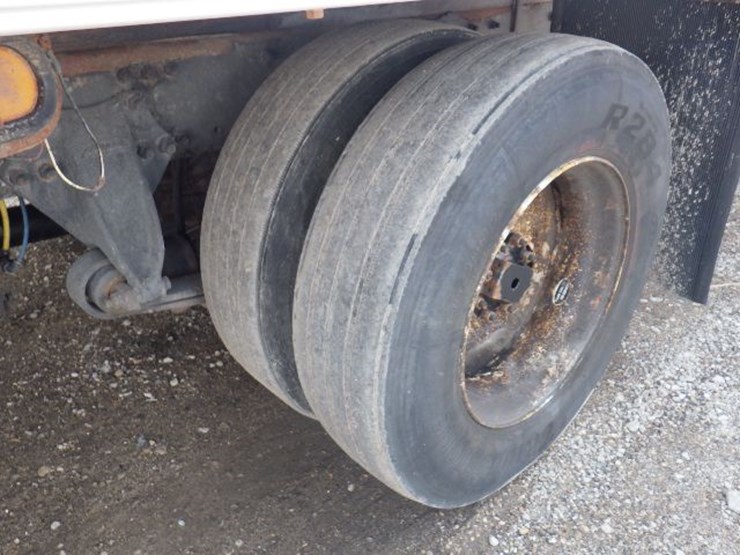 2018-freightliner-m2-106-image-20