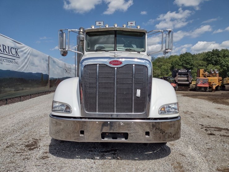 2008-peterbilt-384-image-2