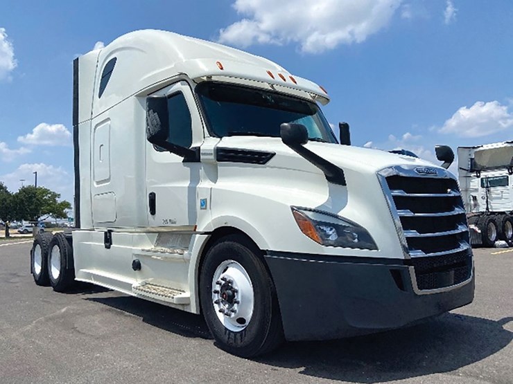 2020-freightliner-cascadia-126-image-1