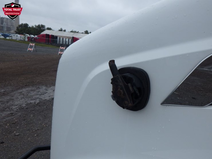 2022-peterbilt-579-image-27