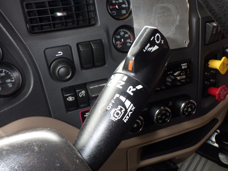 2019-peterbilt-579-image-20