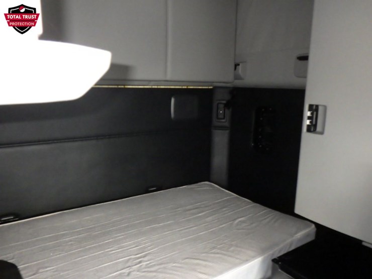 2022-kenworth-t680-image-4