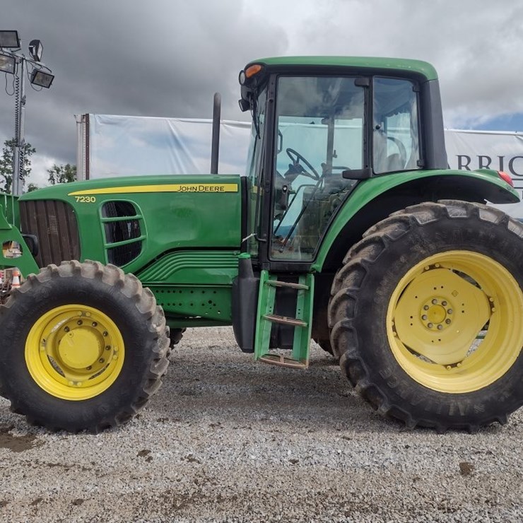 JOHN DEERE 7230