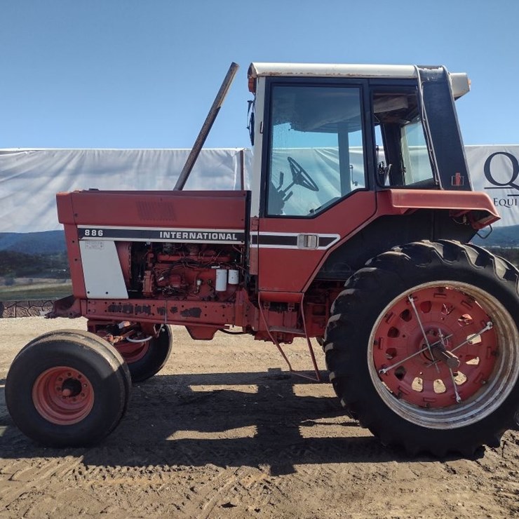 INTERNATIONAL 886