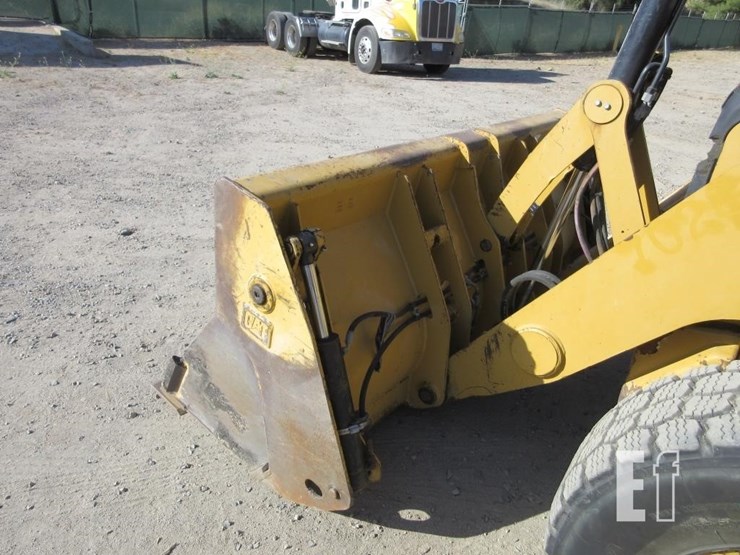 2013-caterpillar-420f-image-27