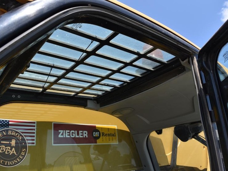 2018-caterpillar-tl1255d-image-37