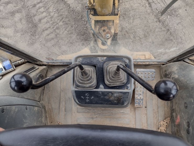 caterpillar-416d-image-8