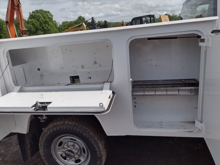 18-ford-f350-image-30