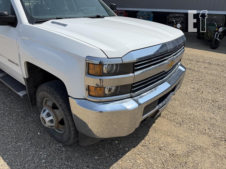 2015-chevrolet-3500hd-image-8