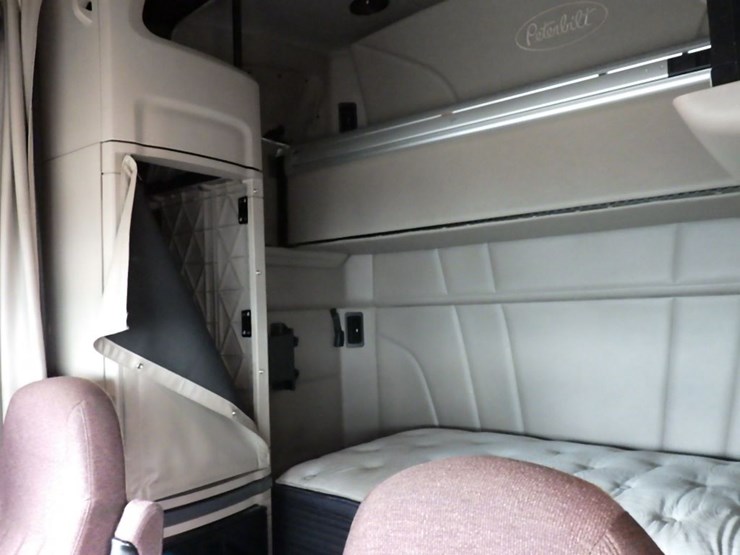 2019-peterbilt-579-image-25