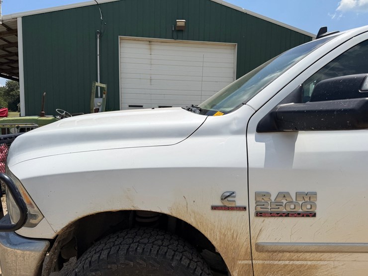 2015-dodge-2500-image-26