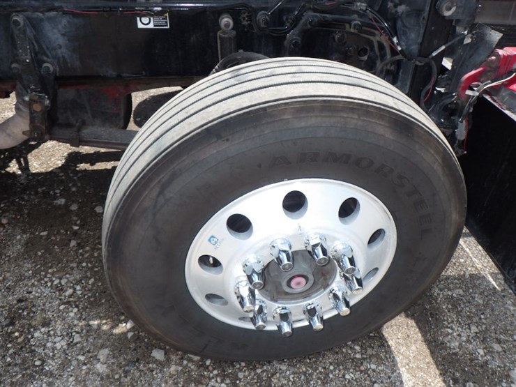 2012-peterbilt-389-image-28