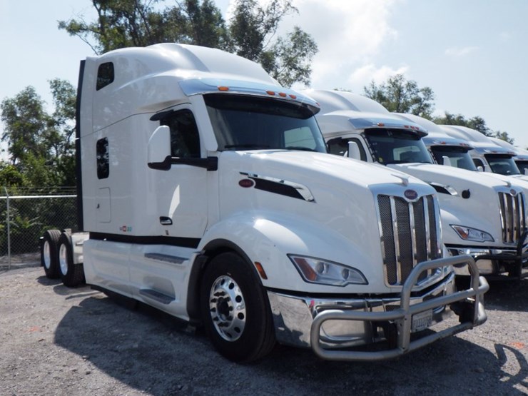 2022-peterbilt-579-image-3