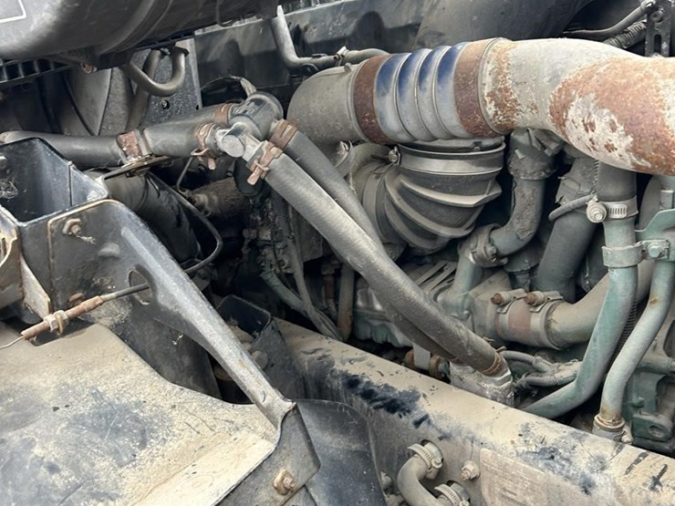 2015-volvo-vnm62t630-image-39