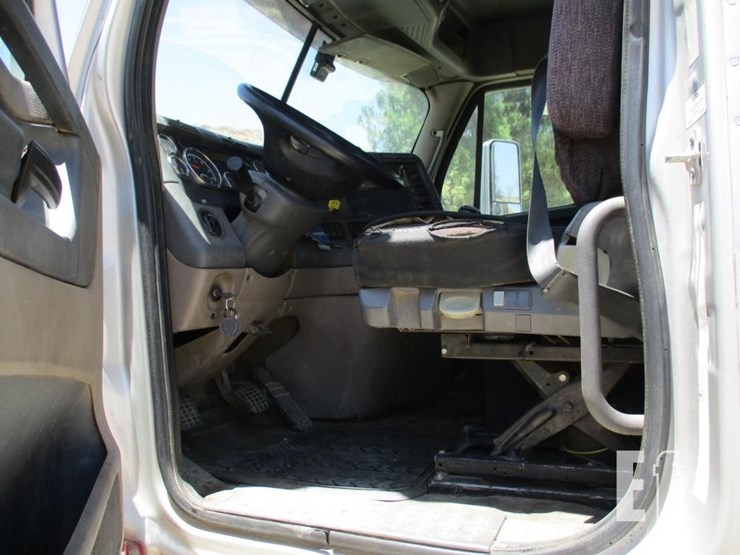 2014-freightliner-cascadia-125-image-7