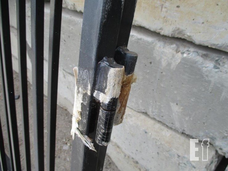 approx-7'-x-188"-l/r-leaf-metal-driveway-gate-image-5