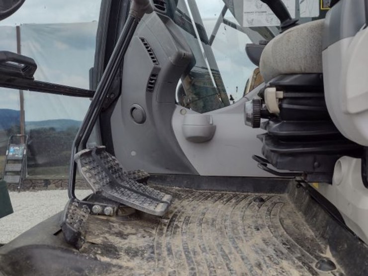 deere-160g-lc-image-12