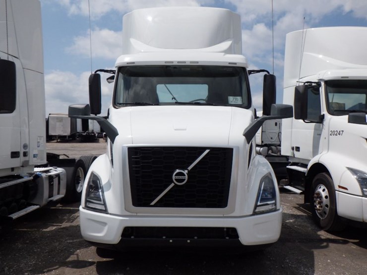 2020-volvo-vnr300-image-2
