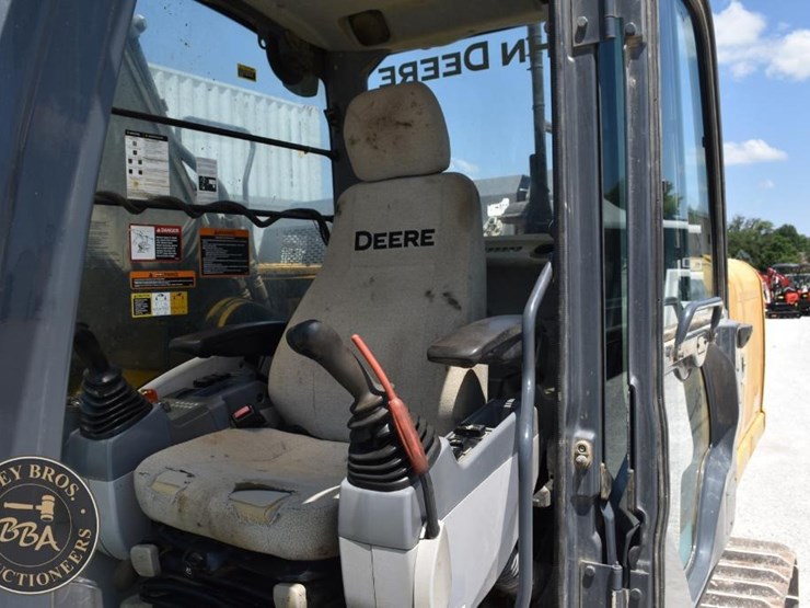 2016-deere-350g-lc-image-58