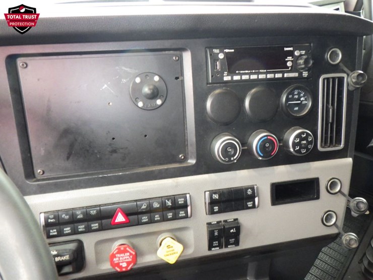 2022-freightliner-cascadia-126-image-23