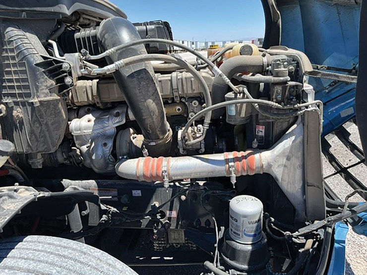 2021-freightliner-cascadia-126-image-5