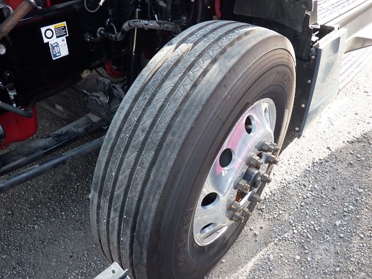 2024-kenworth-t680-image-32