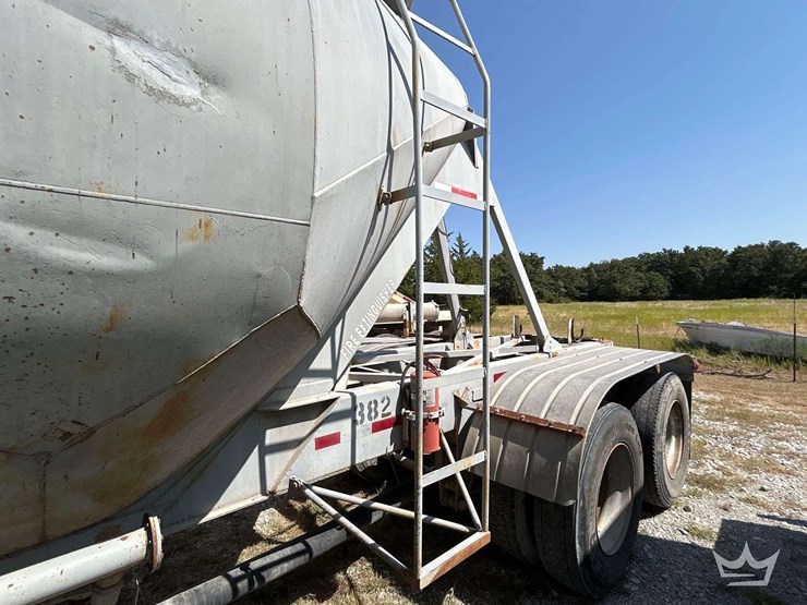 1971-fruehauf-tanker-image-12