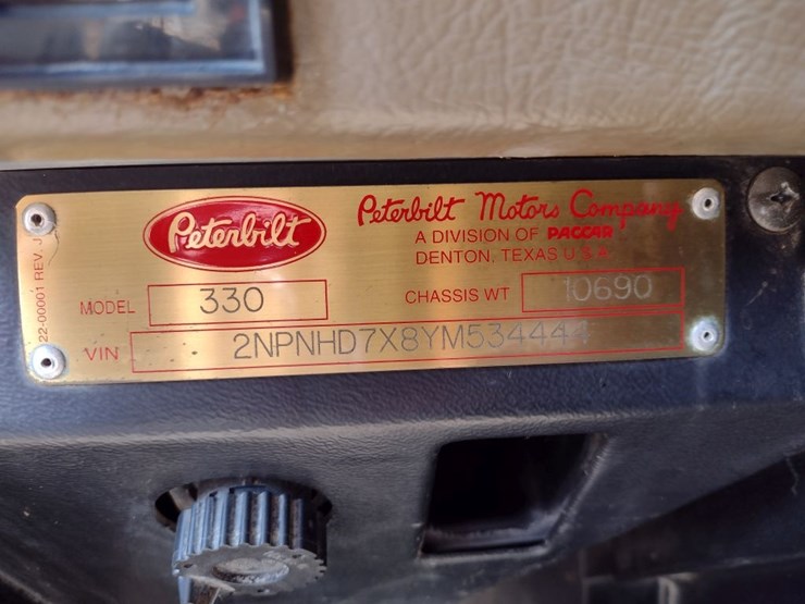 peterbilt-330-image-8