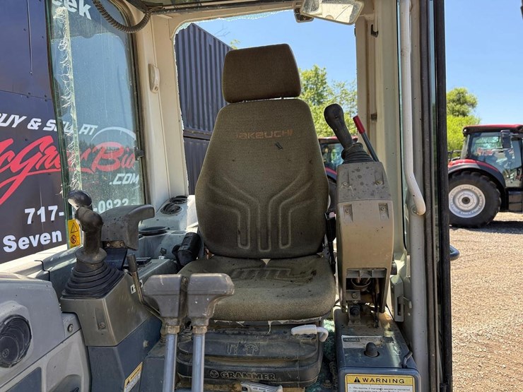 2012-takeuchi-tb250-image-16