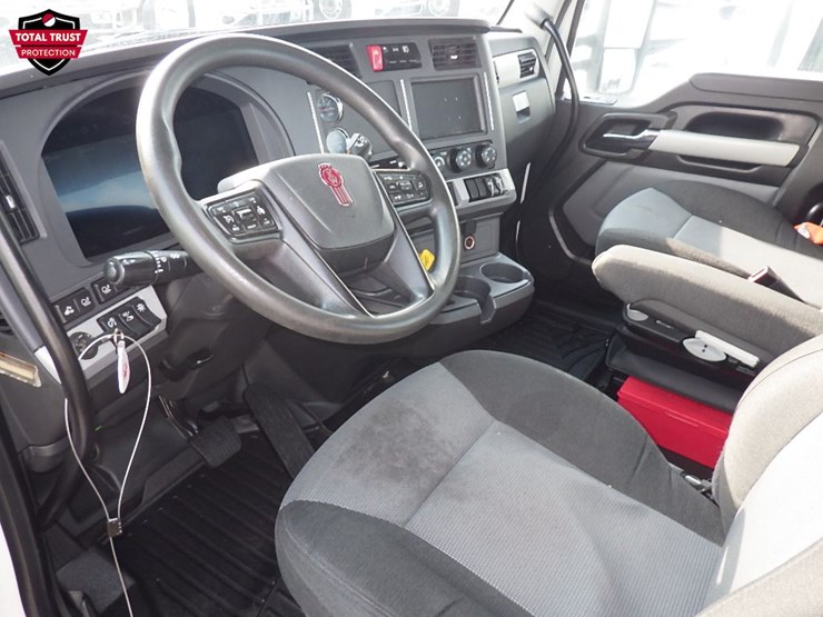 2024-kenworth-t680-image-17