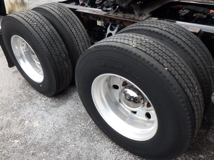 2019-peterbilt-579-image-6