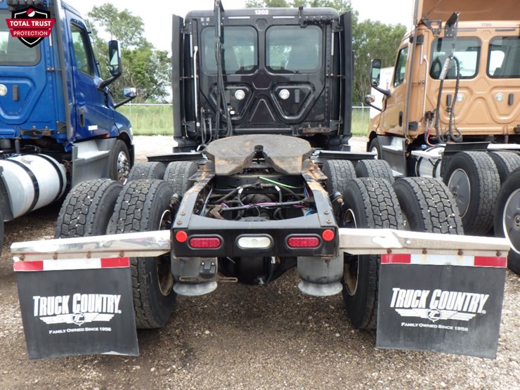 2020-freightliner-cascadia-126-image-9