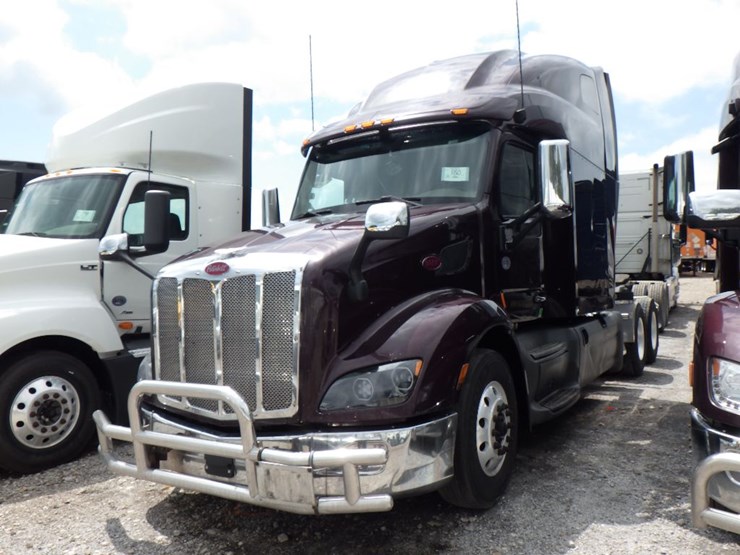 2019-peterbilt-579-image-1