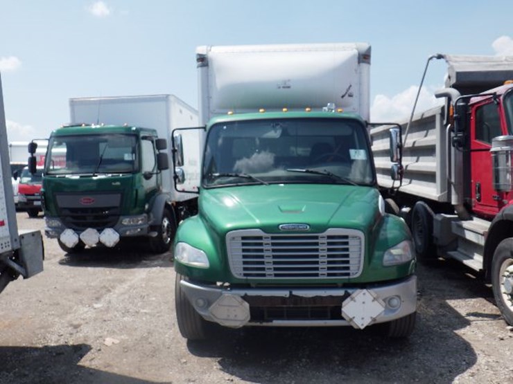 2016-freightliner-m2-106-image-2