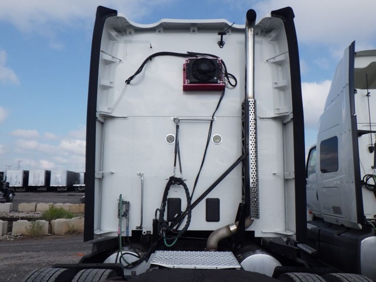 2021-kenworth-t680-image-12