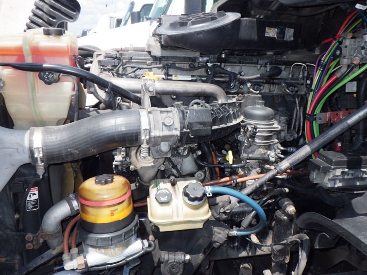 2016-freightliner-cascadia-125-evolution-image-25