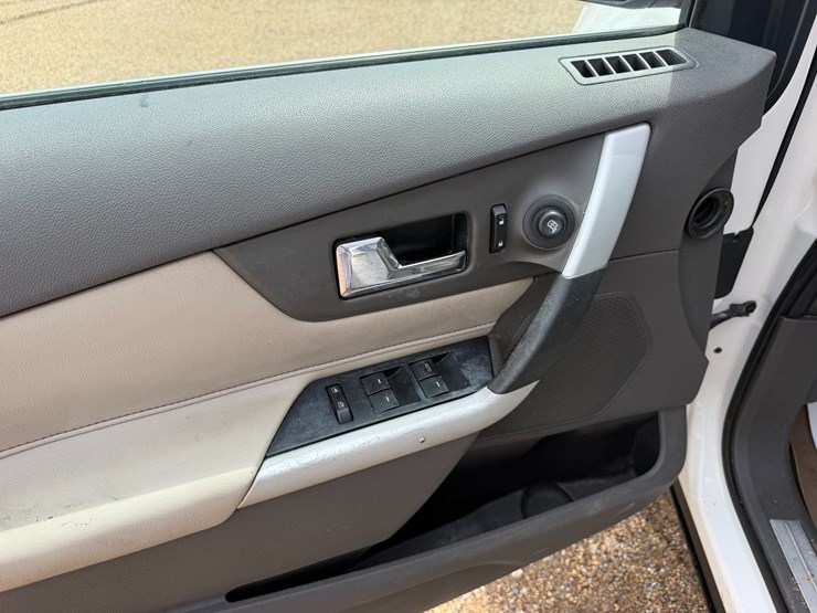 2011-ford-edge-image-9