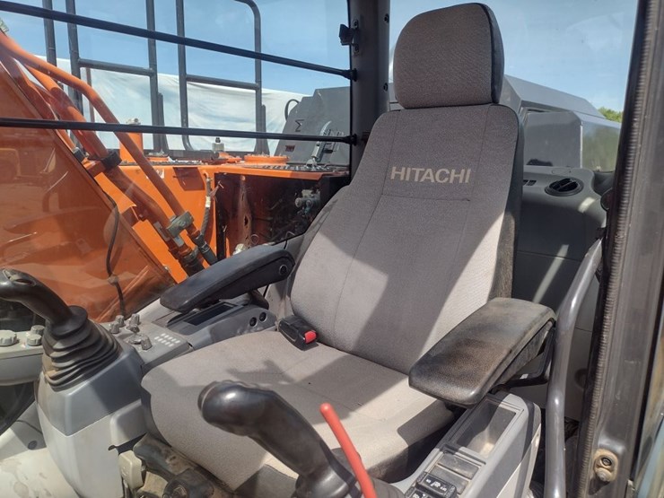 hitachi-zx160-lc-6n-image-12