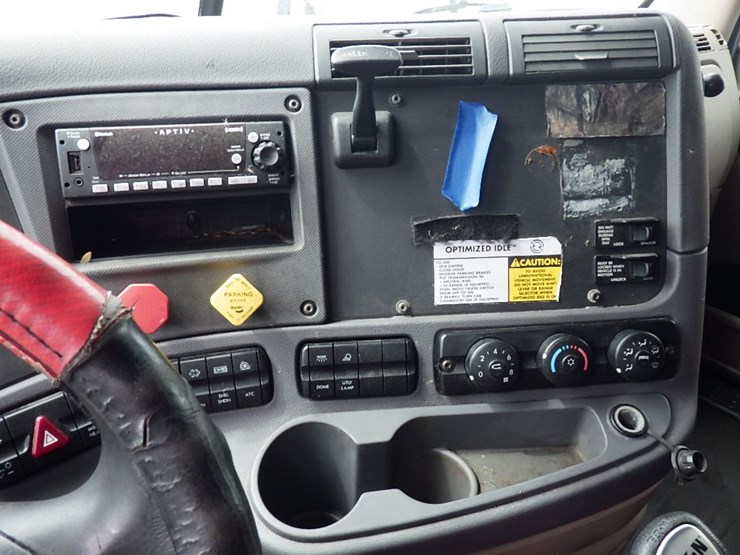 2016-freightliner-cascadia-125-evolution-image-24
