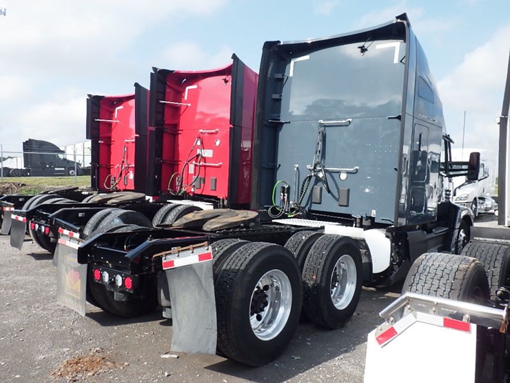 2024-kenworth-t680-image-15