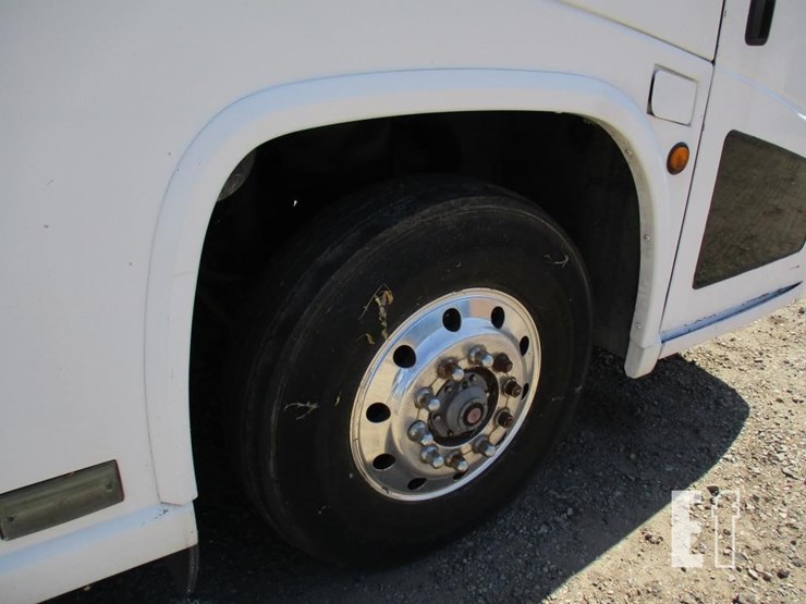 1999-mci-e4500-image-25