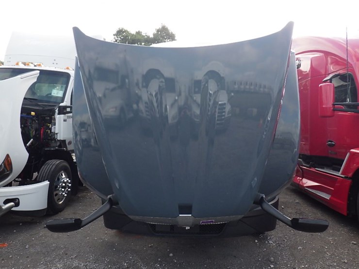 2024-kenworth-t680-image-34