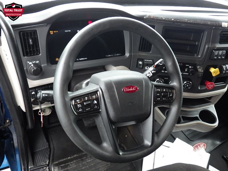 2023-peterbilt-579-image-21