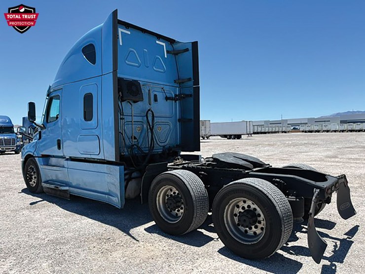 2021-freightliner-cascadia-126-image-2